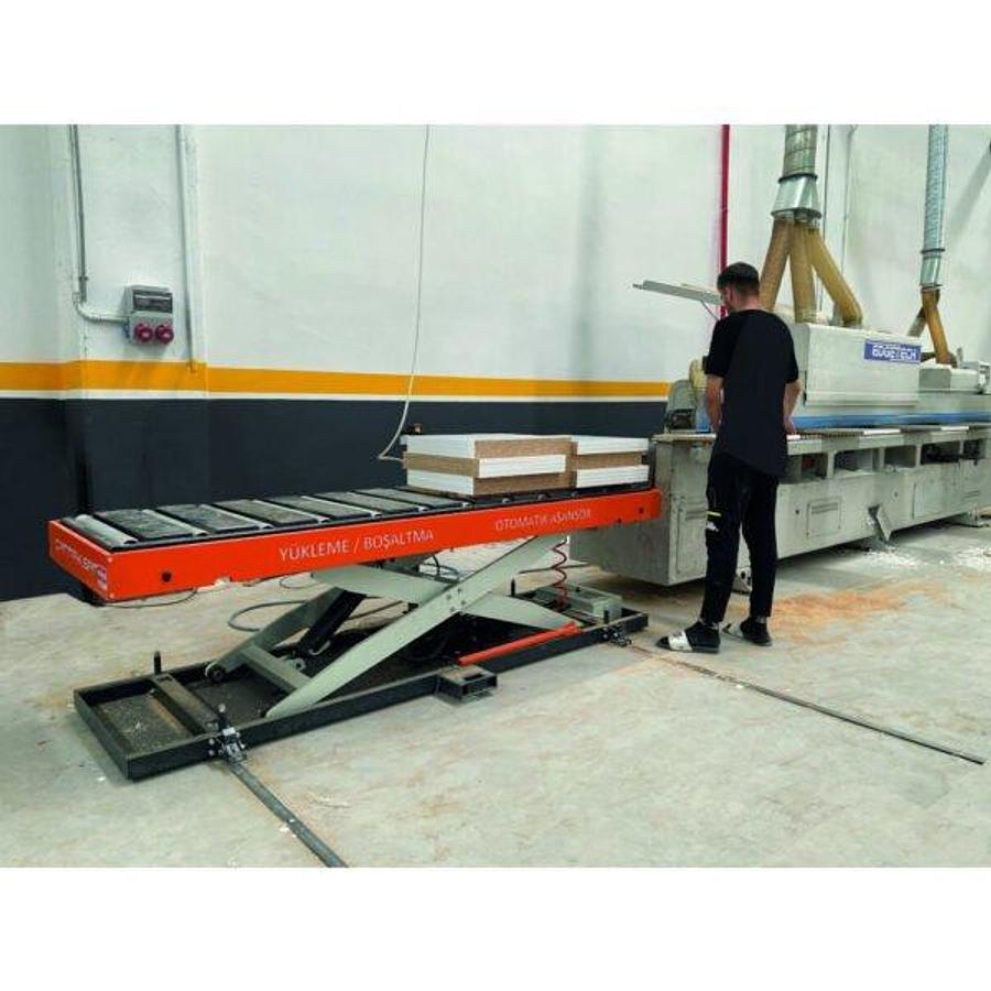 Loading and Unloading Elevator