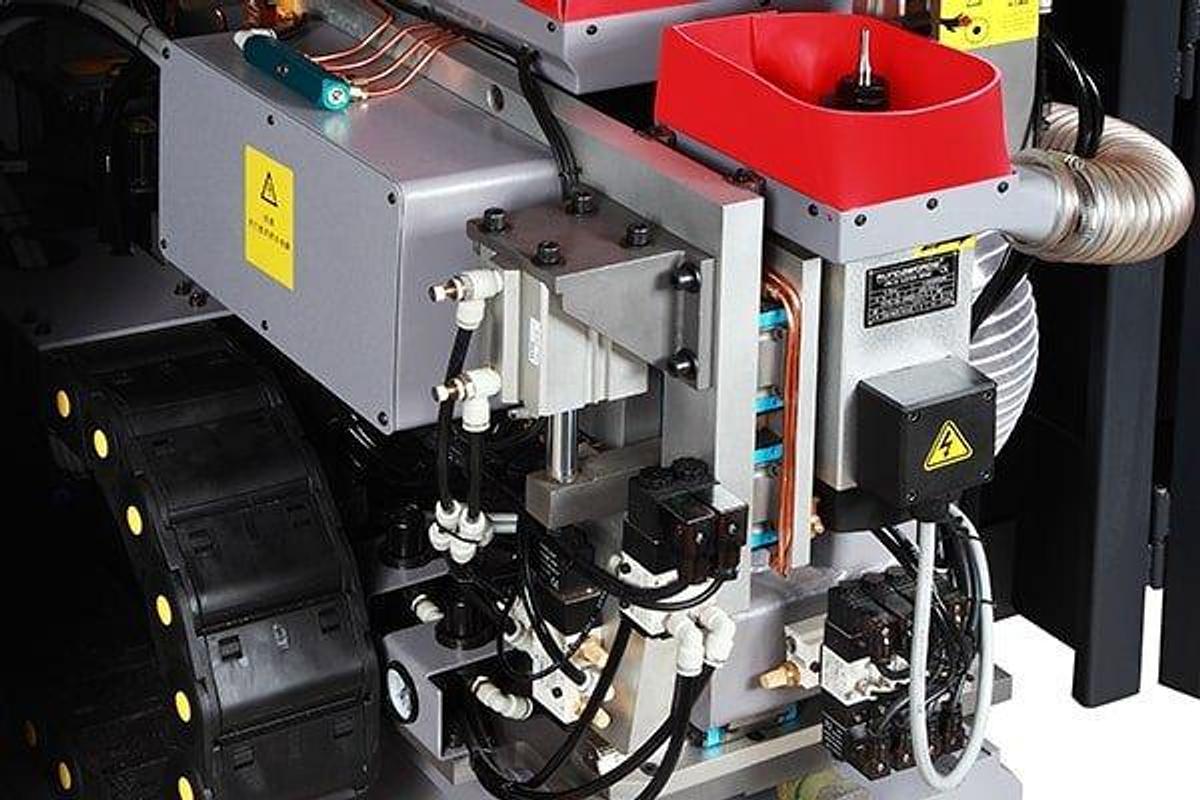 Lance 125S Drilling and Milling Center