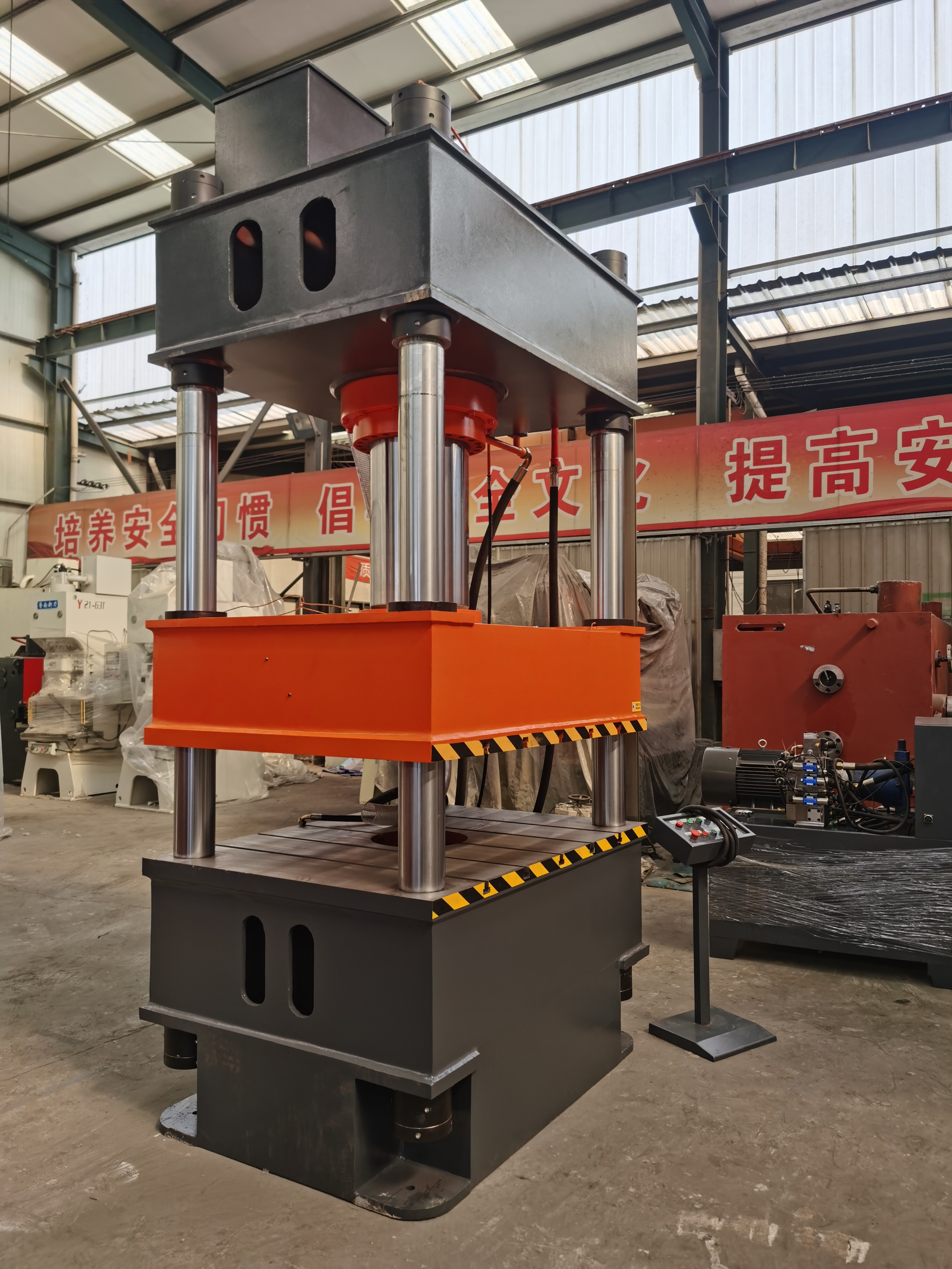 Four-Column Hydraulic Press 315