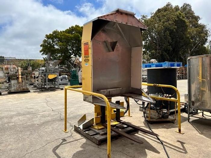 Used Dumper, Bin, Cart, Toter, mdl WS-550, 2500 lb capacity, #S744036