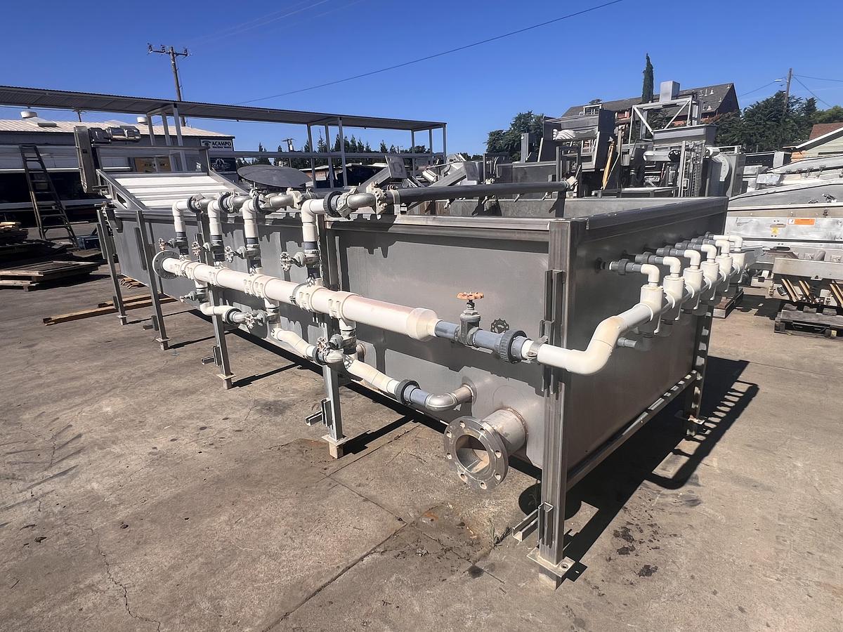 Used 48” wide flooded wash tank elevator for floating product