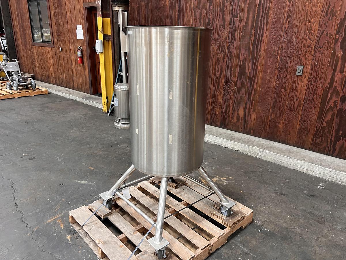 Used Lee 60 gallon stainless steel vertical tank