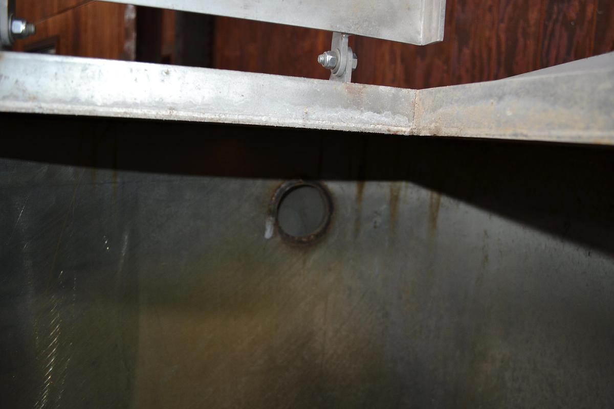  STAINLESS STEEL TANK 
