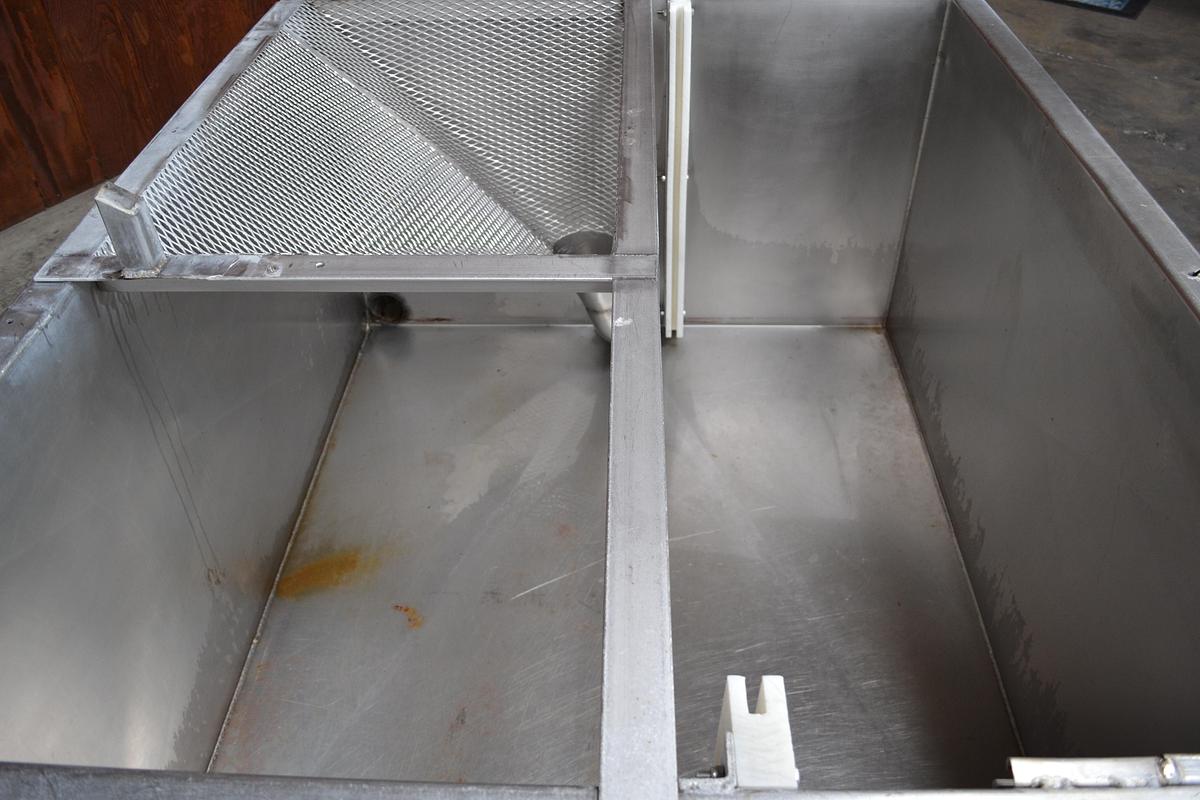STAINLESS STEEL TANK