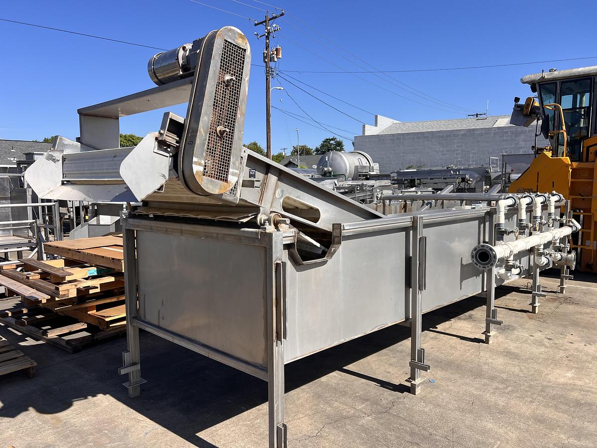 Used 48” wide flooded wash tank elevator for floating product