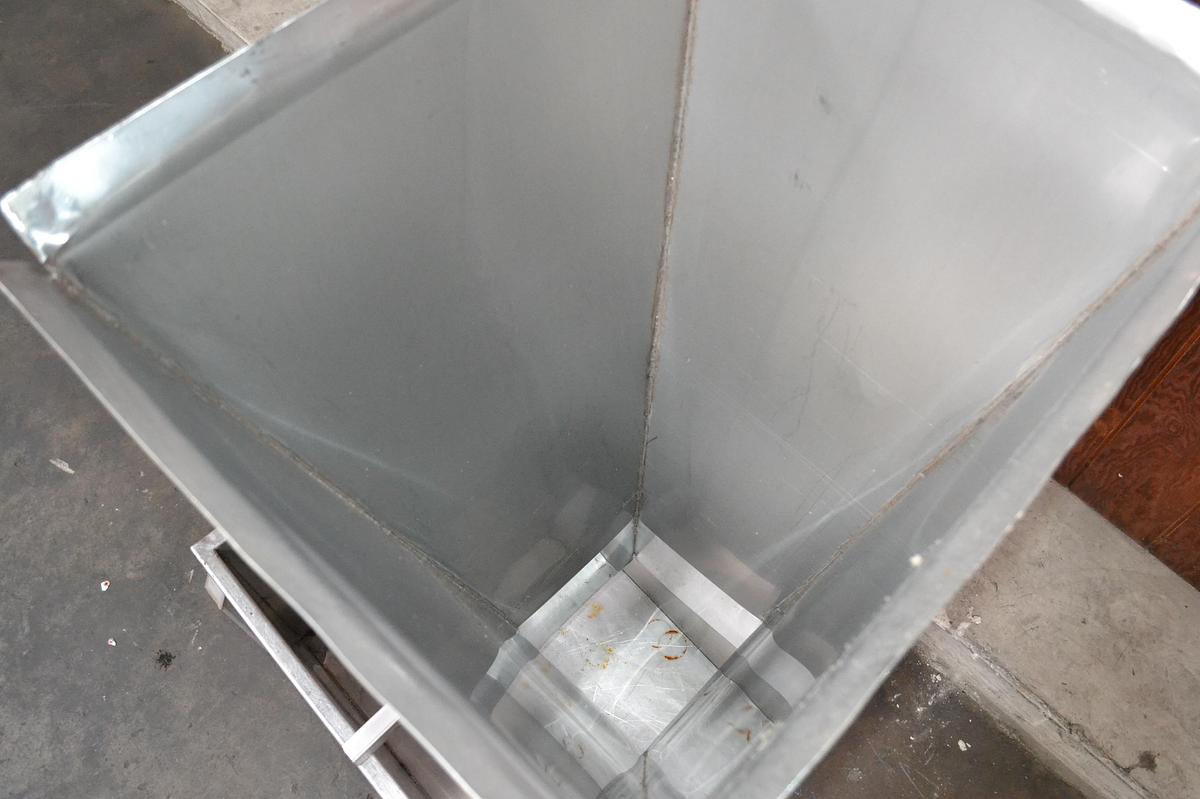  STAINLESS STEEL TANK 