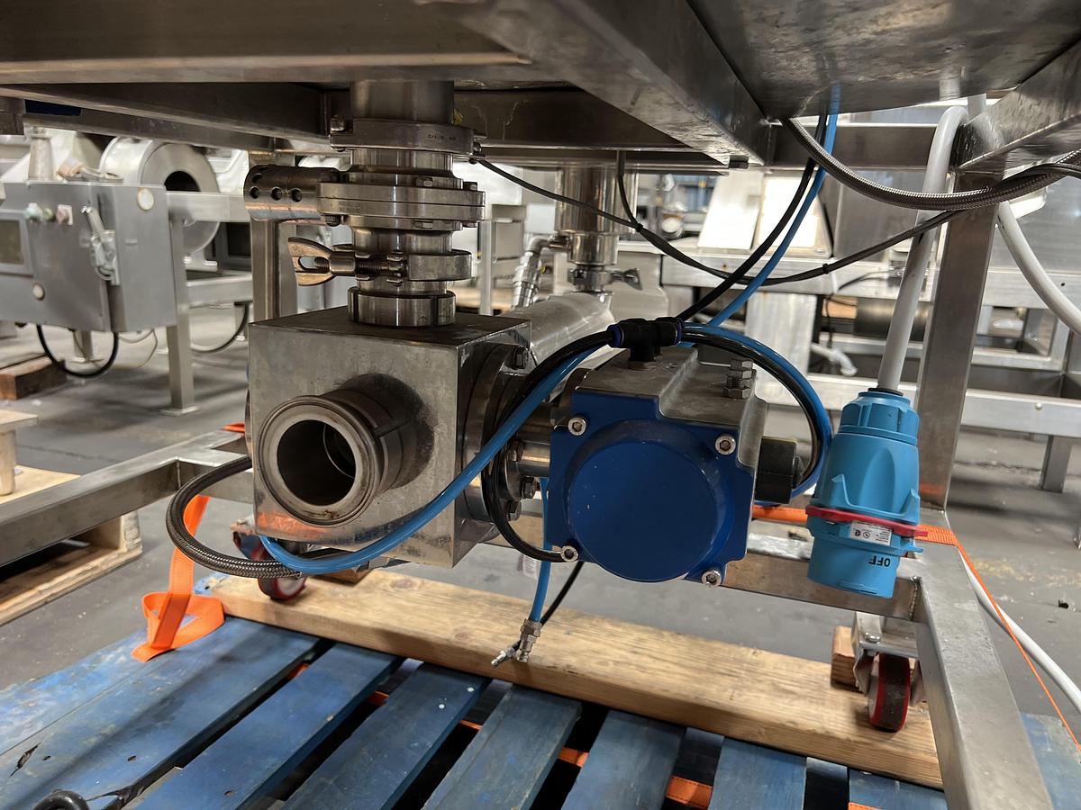 Used Techno Fluss “Seven Fluss” model VM5000-TBP50 pneumatic volumetric dosing filler for viscous products