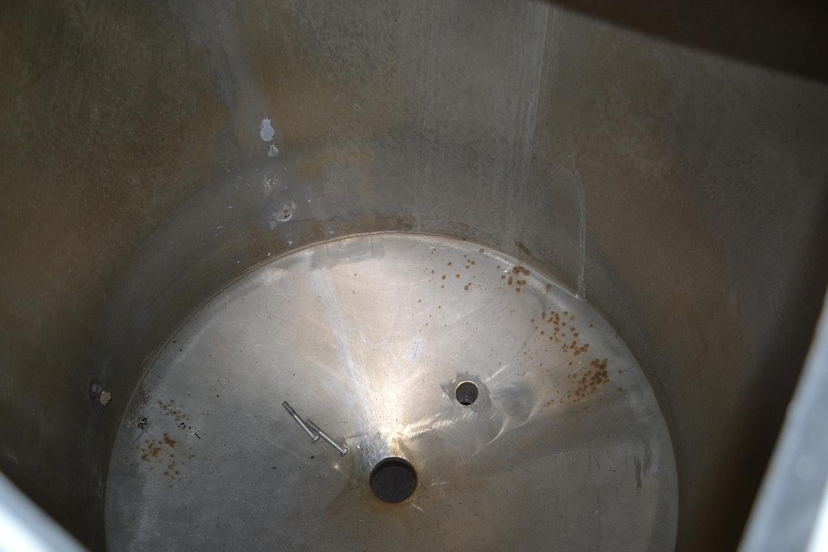  STAINLESS STEEL TANK 