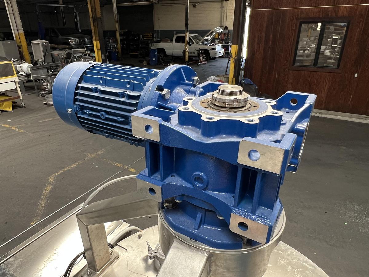 Used Techno Fluss “Seven Fluss” model VM5000-TBP50 pneumatic volumetric dosing filler for viscous products