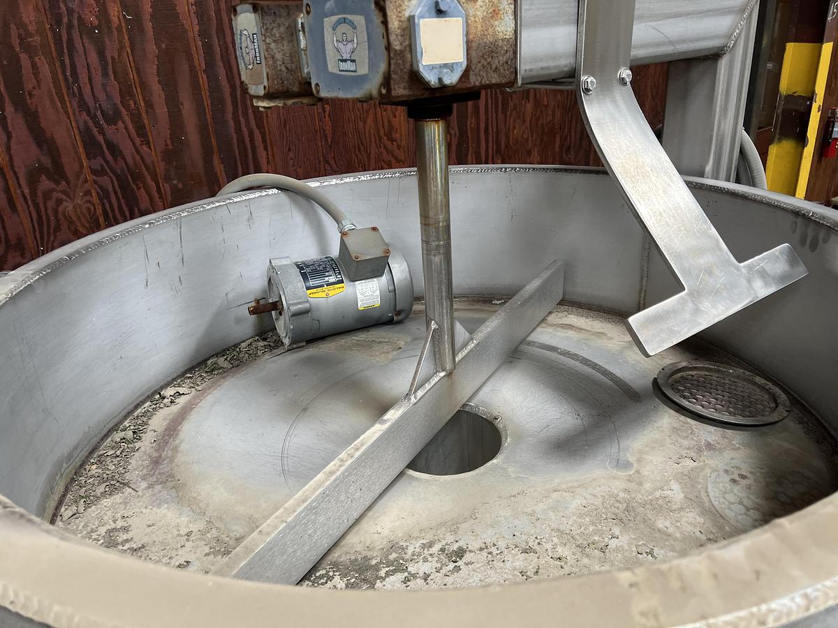  STAINLESS STEEL JACKETED TANK 