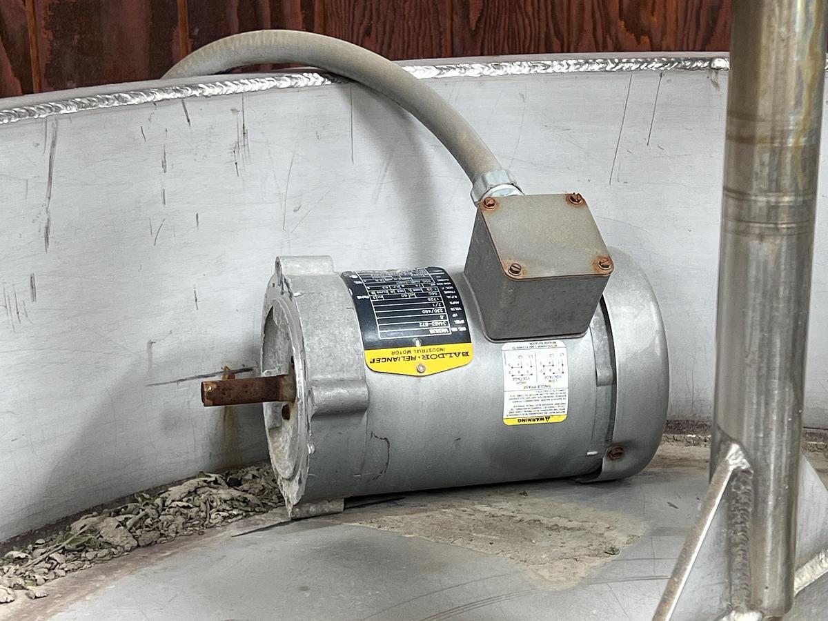 STAINLESS STEEL JACKETED TANK 