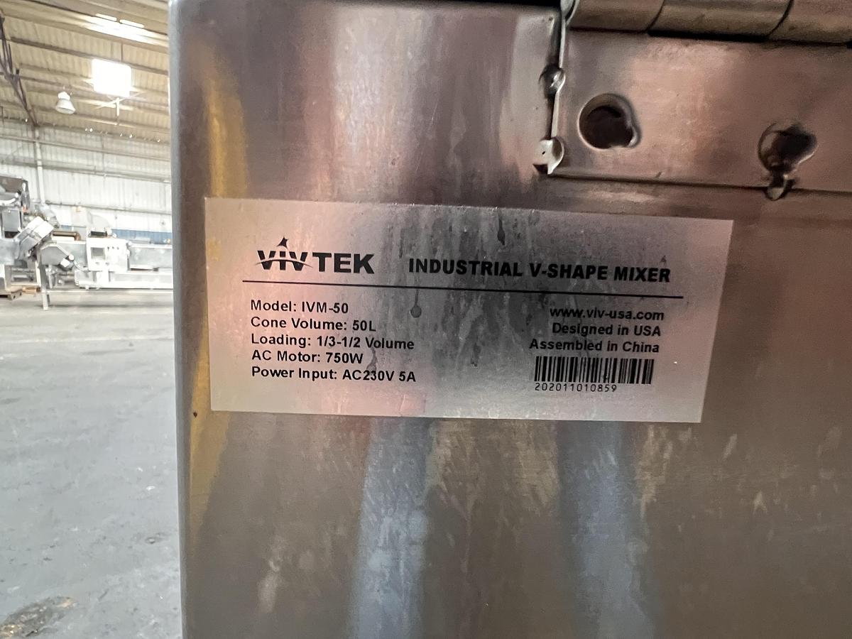 Used Vivtek 5 cubic foot stainless steel V-blender