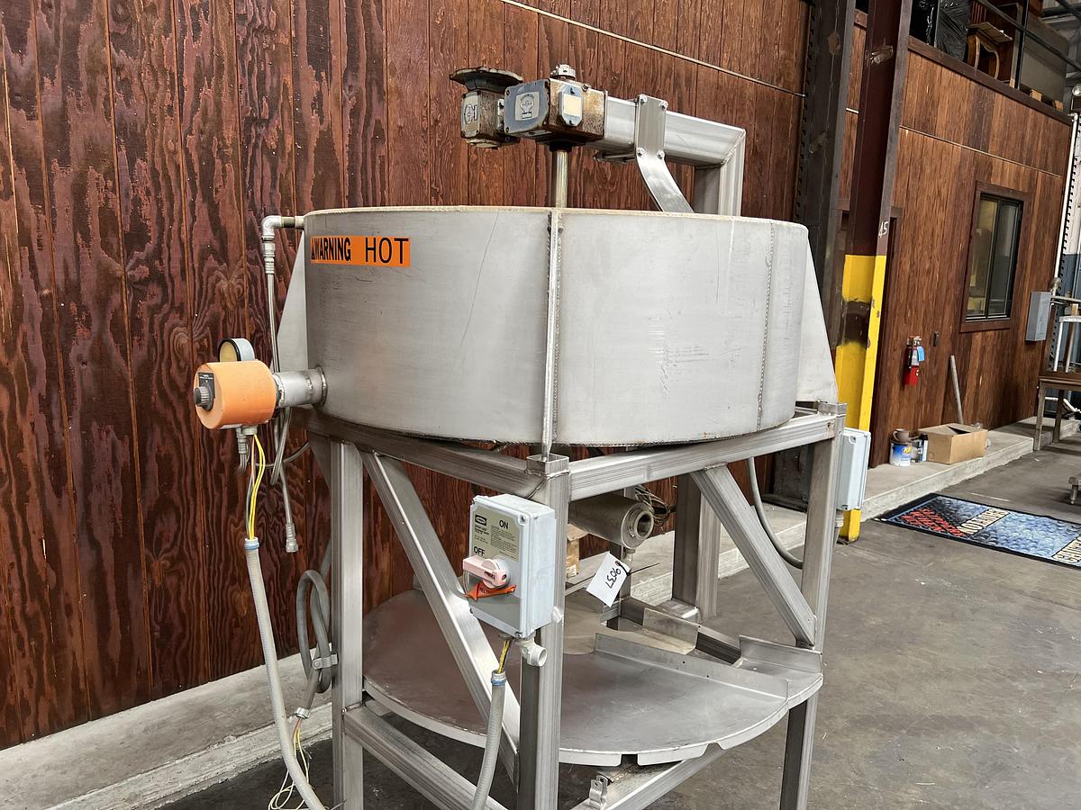  STAINLESS STEEL JACKETED TANK 