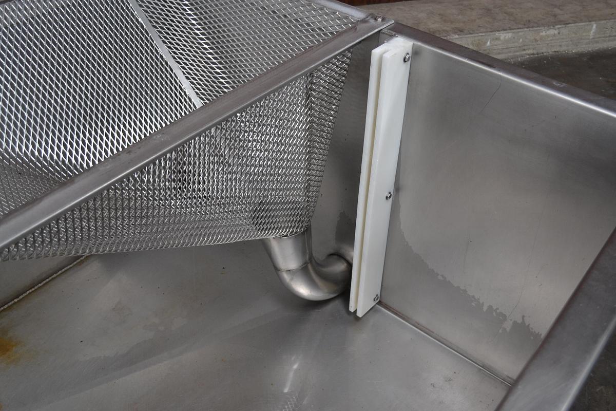 STAINLESS STEEL TANK