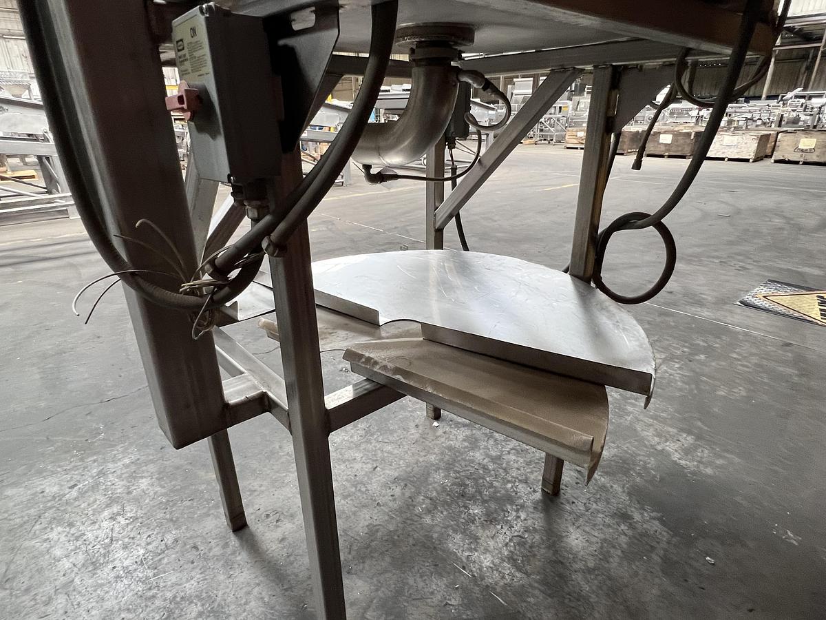  STAINLESS STEEL JACKETED TANK 
