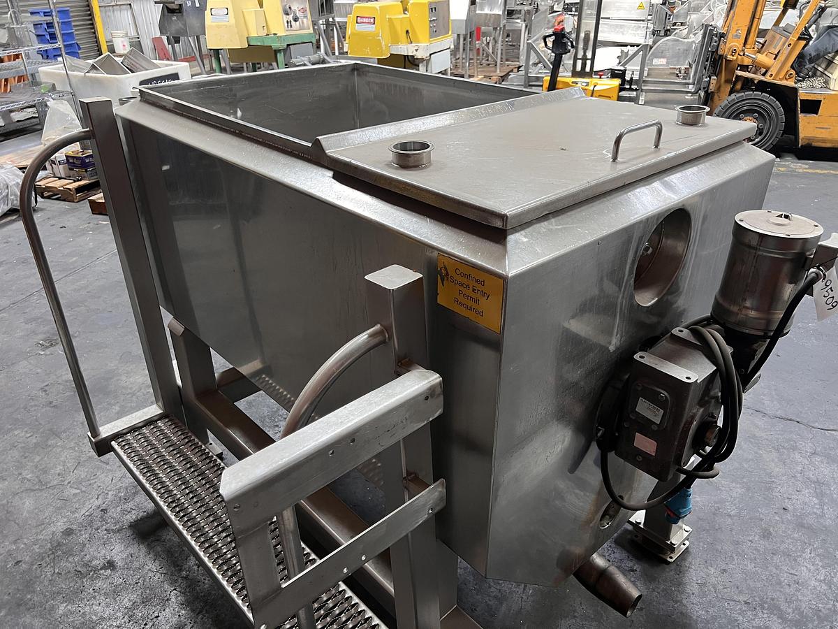 Used 40 cubic foot stainless steel paddle mixer