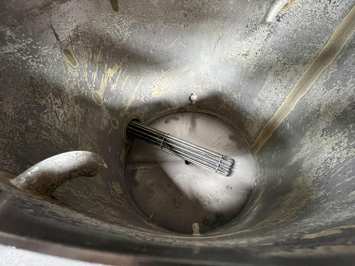  STAINLESS STEEL TANK 