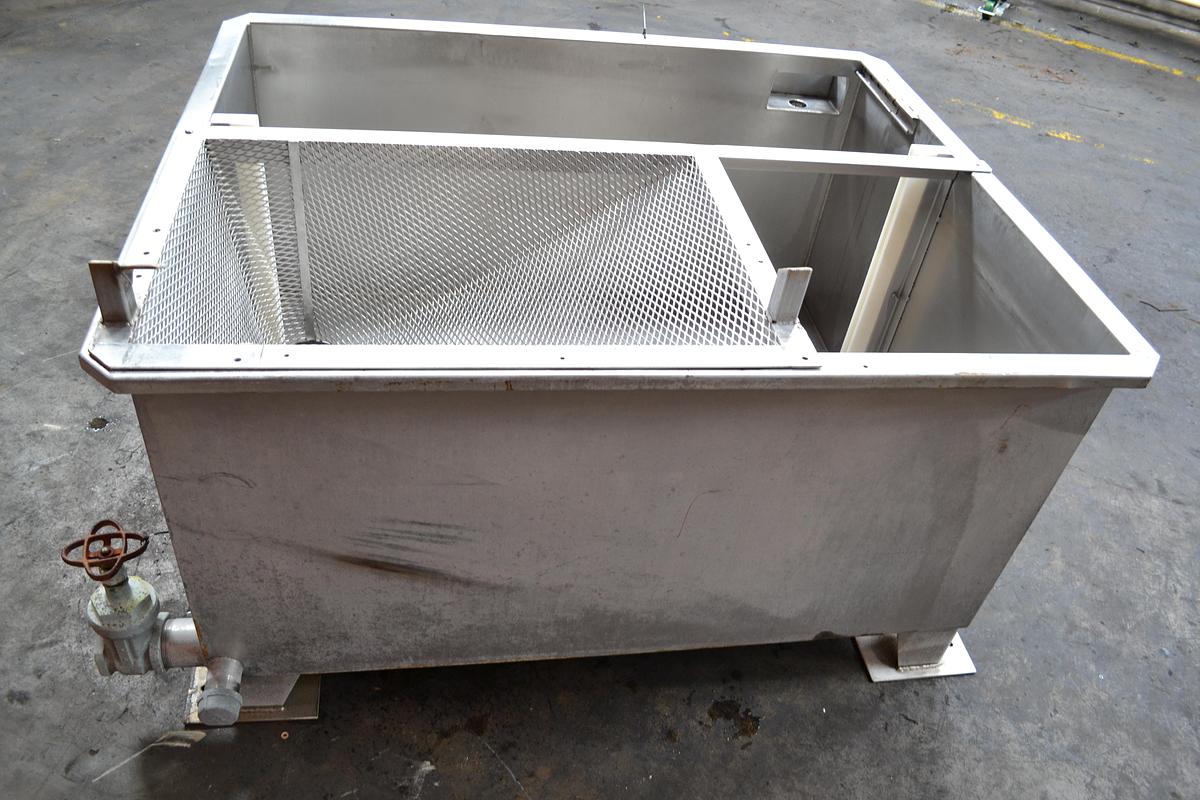 STAINLESS STEEL TANK