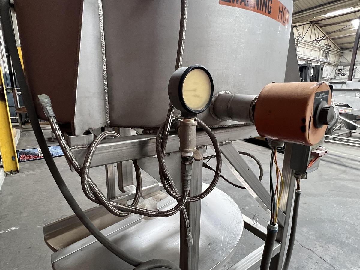  STAINLESS STEEL JACKETED TANK 