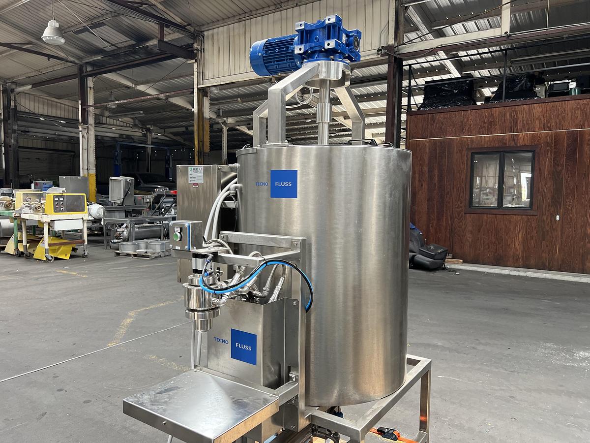 Used Techno Fluss “Seven Fluss” model VM5000-TBP50 pneumatic volumetric dosing filler for viscous products