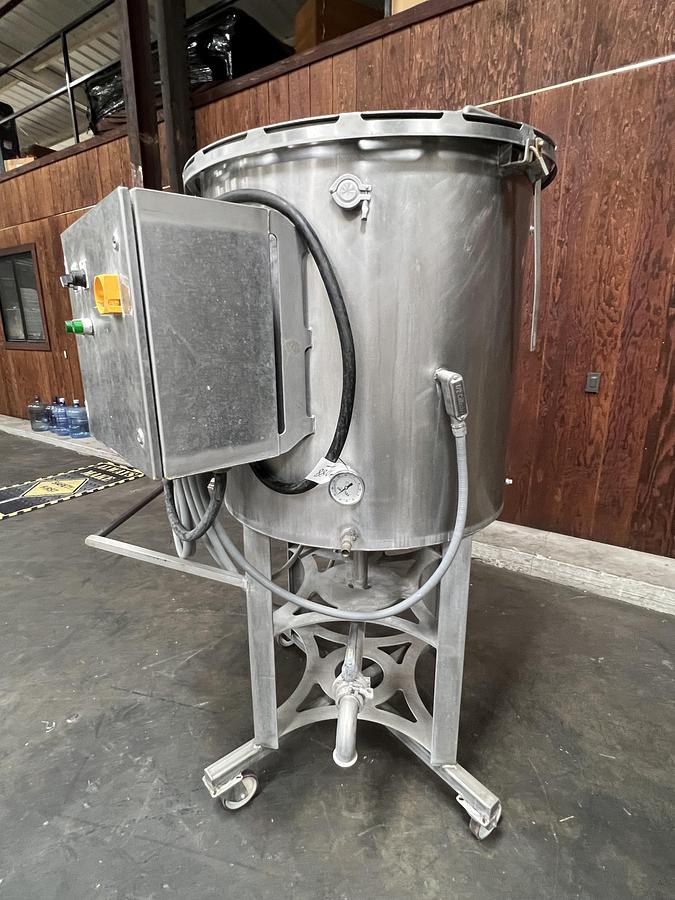  STAINLESS STEEL TANK 