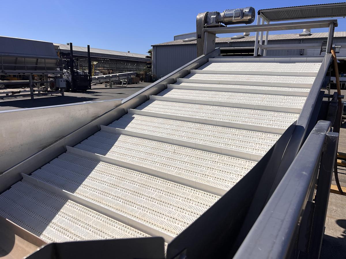 Used 48” wide flooded wash tank elevator for floating product