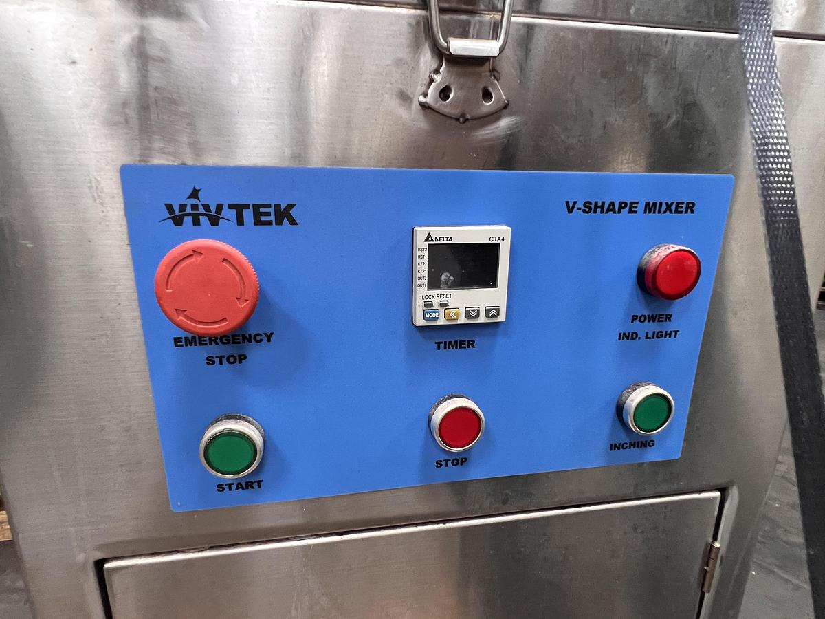 Used Vivtek 5 cubic foot stainless steel V-blender