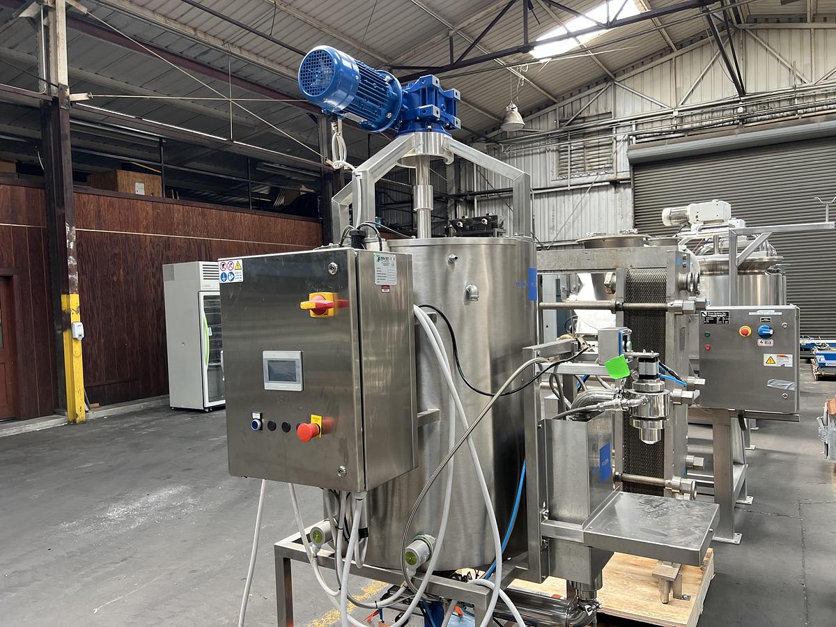 Used Techno Fluss “Seven Fluss” model VM5000-TBP50 pneumatic volumetric dosing filler for viscous products