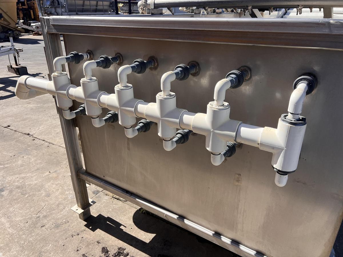 Used 48” wide flooded wash tank elevator for floating product
