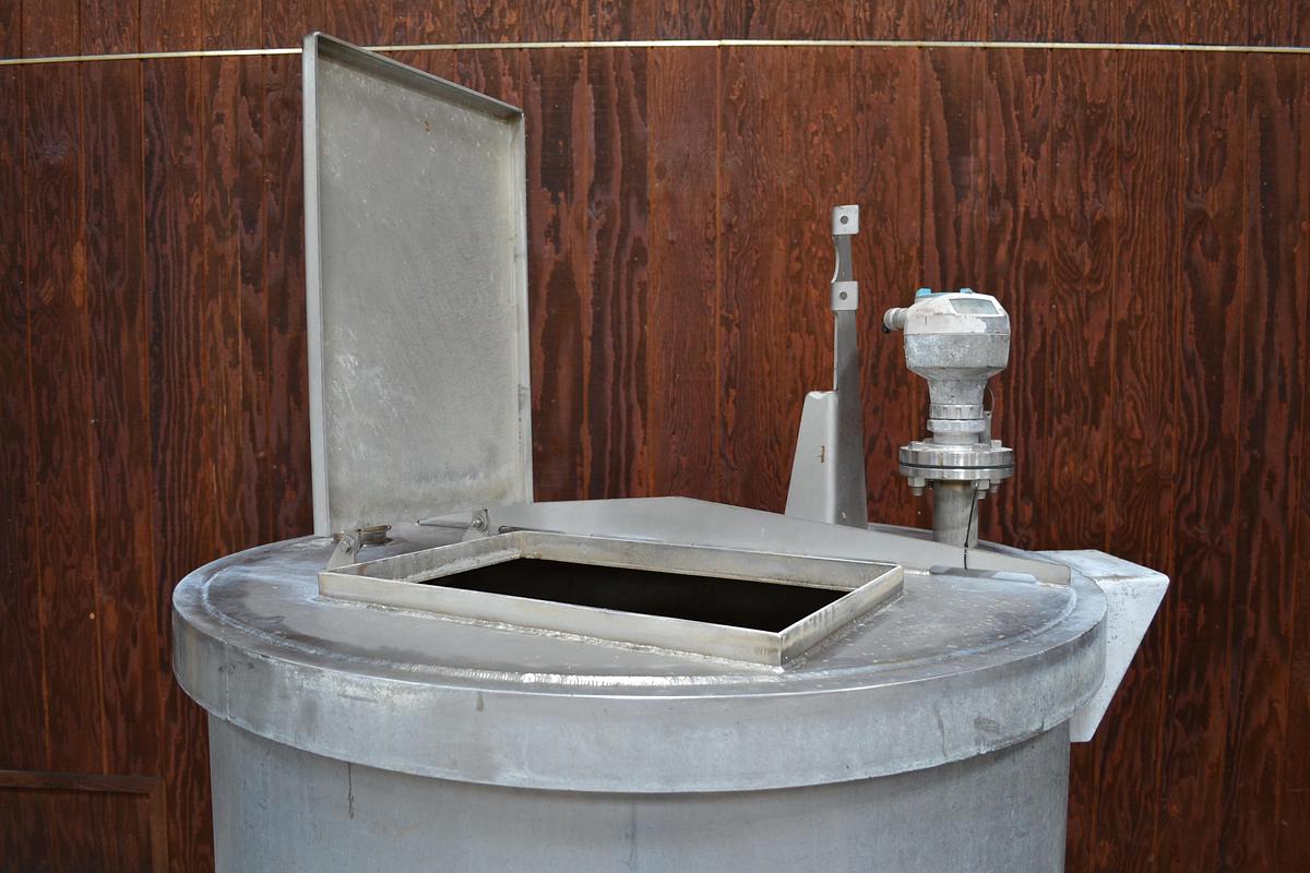  STAINLESS STEEL TANK 