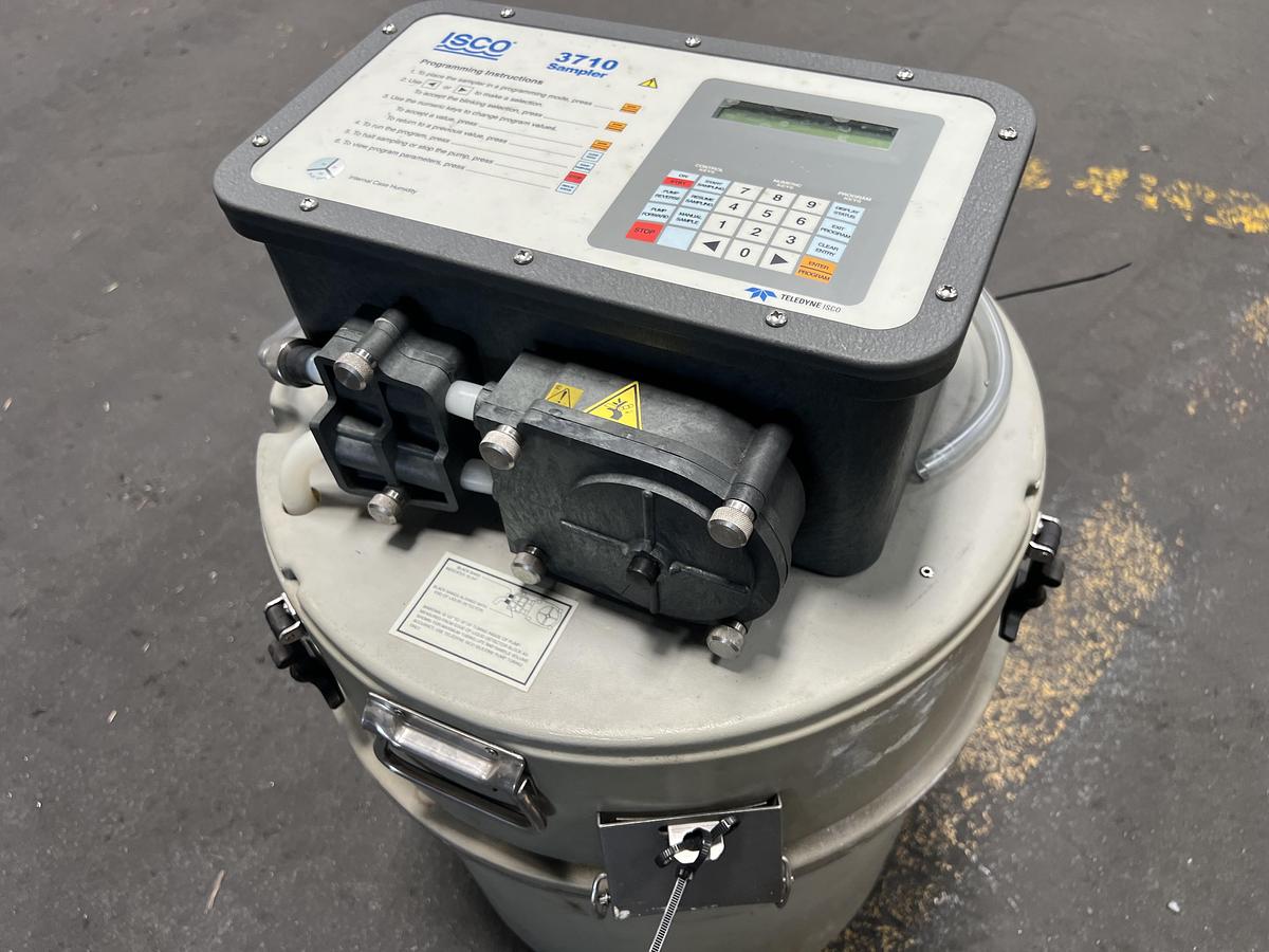 Used ISCO model 3710 sampler with receptacle