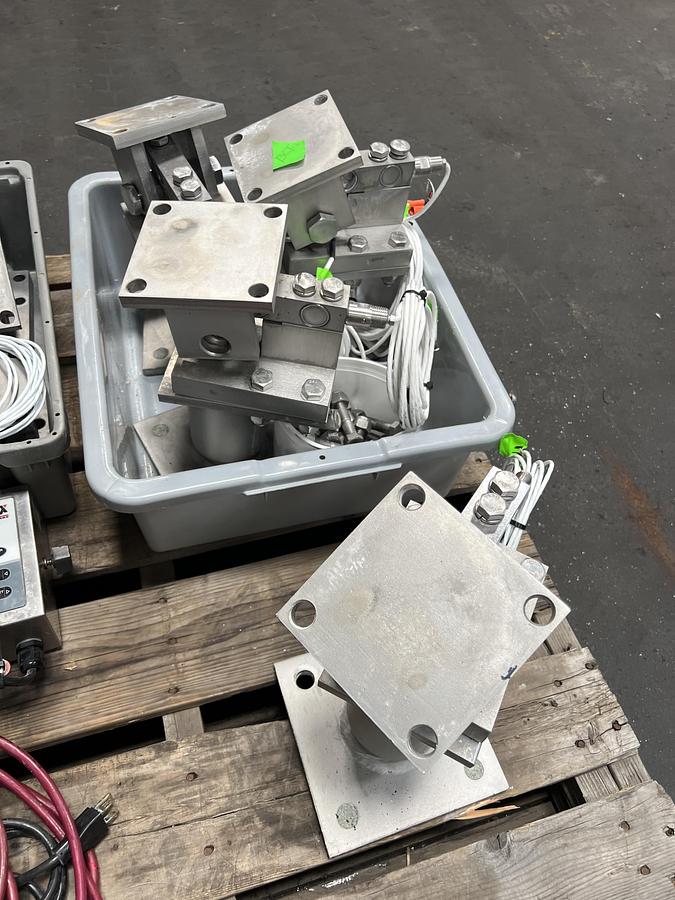Used DCI 300 gallon single shell vertical Dynamixer
