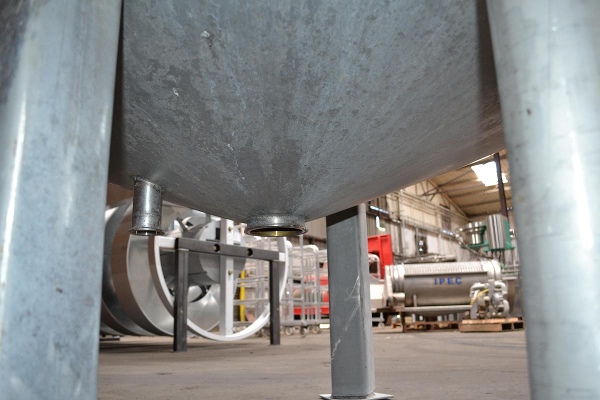  STAINLESS STEEL TANK 
