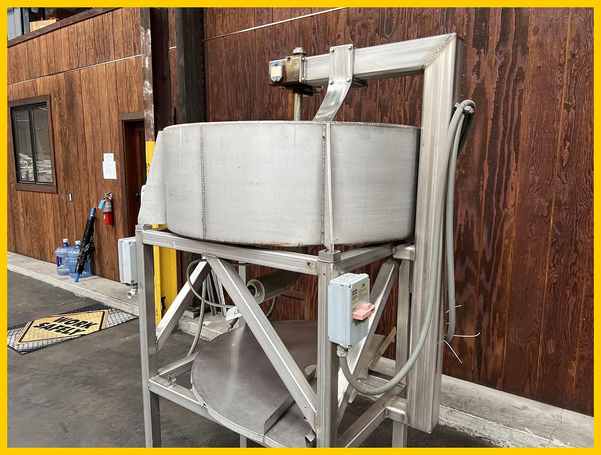 STAINLESS STEEL JACKETED TANK