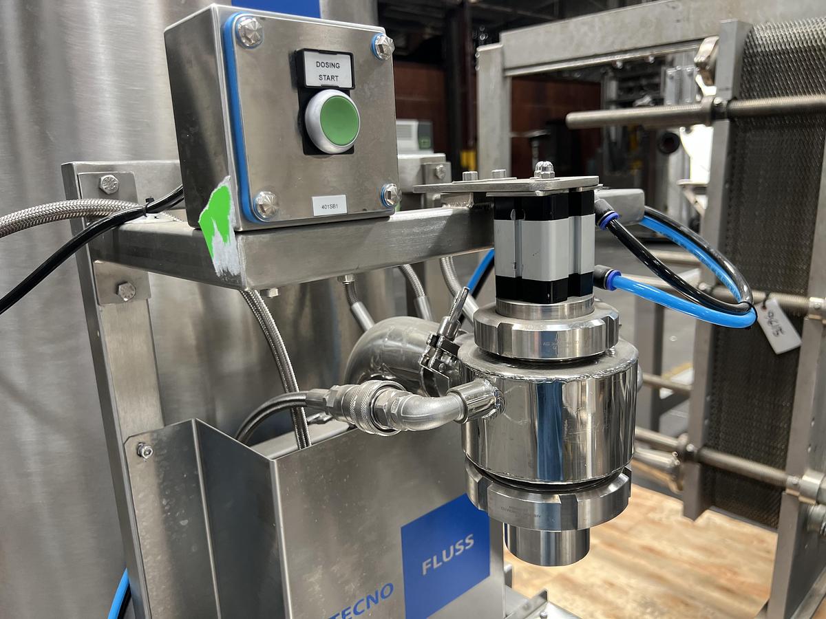 Used Techno Fluss “Seven Fluss” model VM5000-TBP50 pneumatic volumetric dosing filler for viscous products