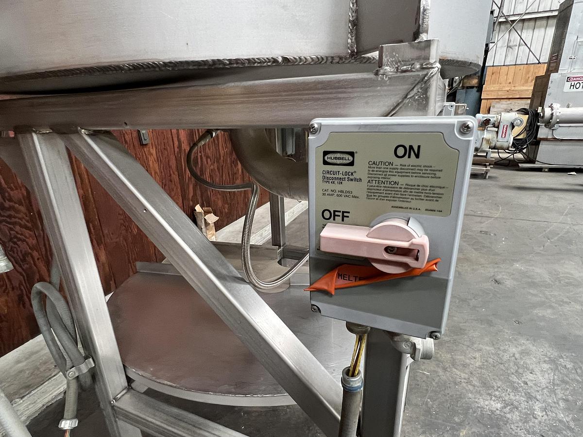  STAINLESS STEEL JACKETED TANK 