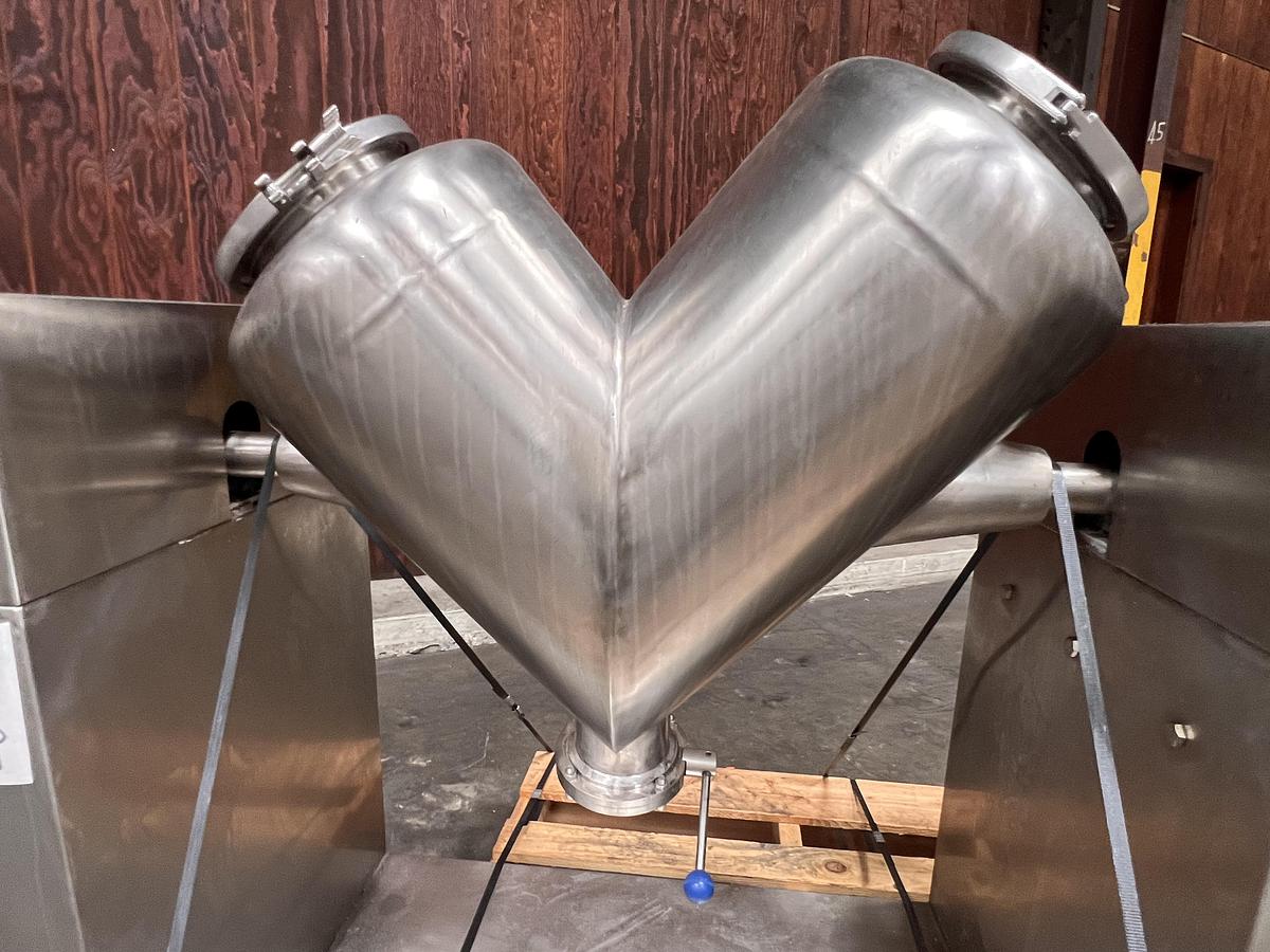 Used Vivtek 5 cubic foot stainless steel V-blender