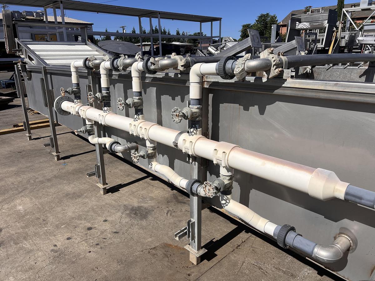 Used 48” wide flooded wash tank elevator for floating product