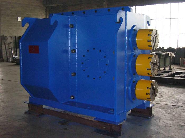 New  F&P 450 3-Hi Pinion Stand - Gearbox #4246