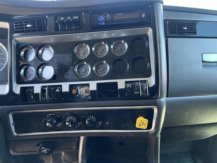 Used 2006 Kenworth T800 Tri-Axle Dump Truck #5608