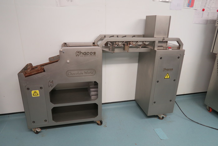 Used Hacos HML240S semi automatic moulding line