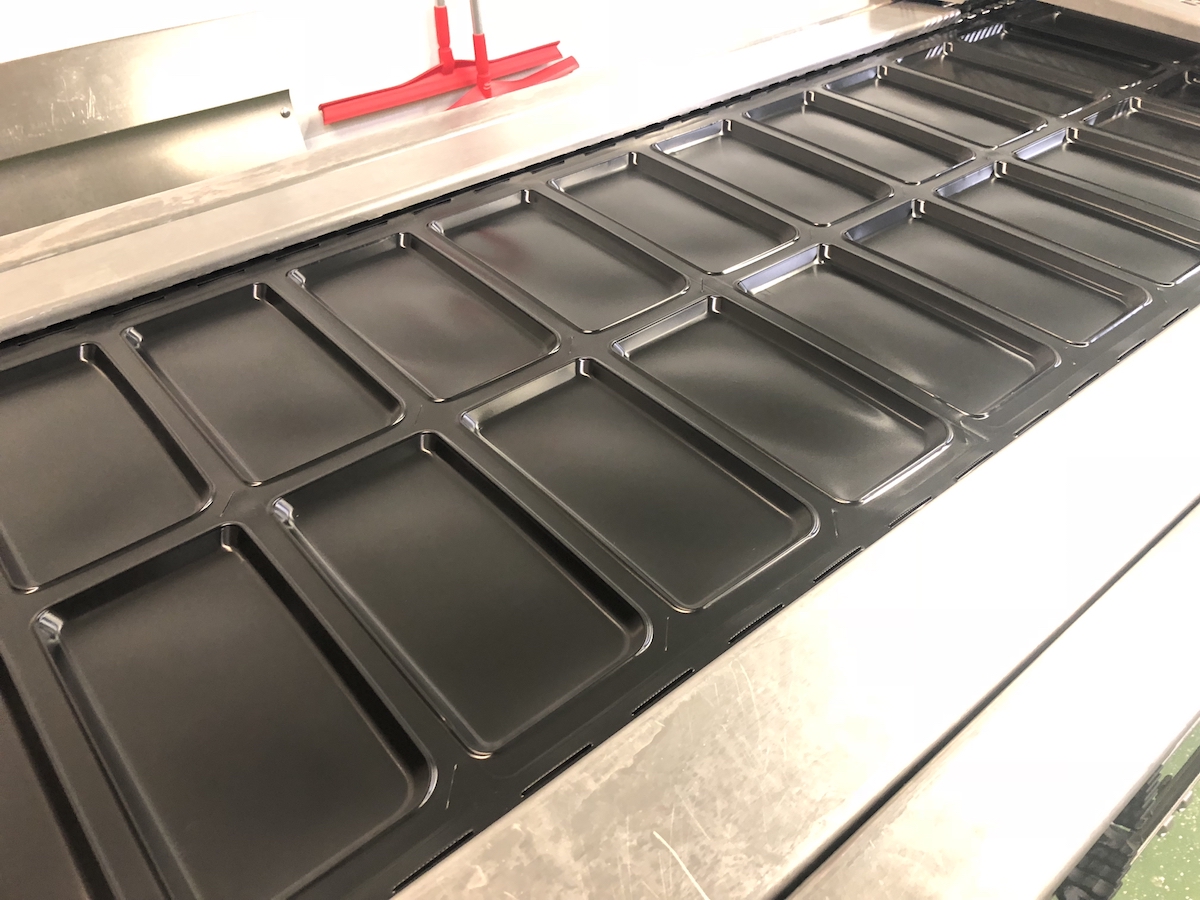 Used Multivac R275mf skin-pack thermoformer with automatic labelling machine