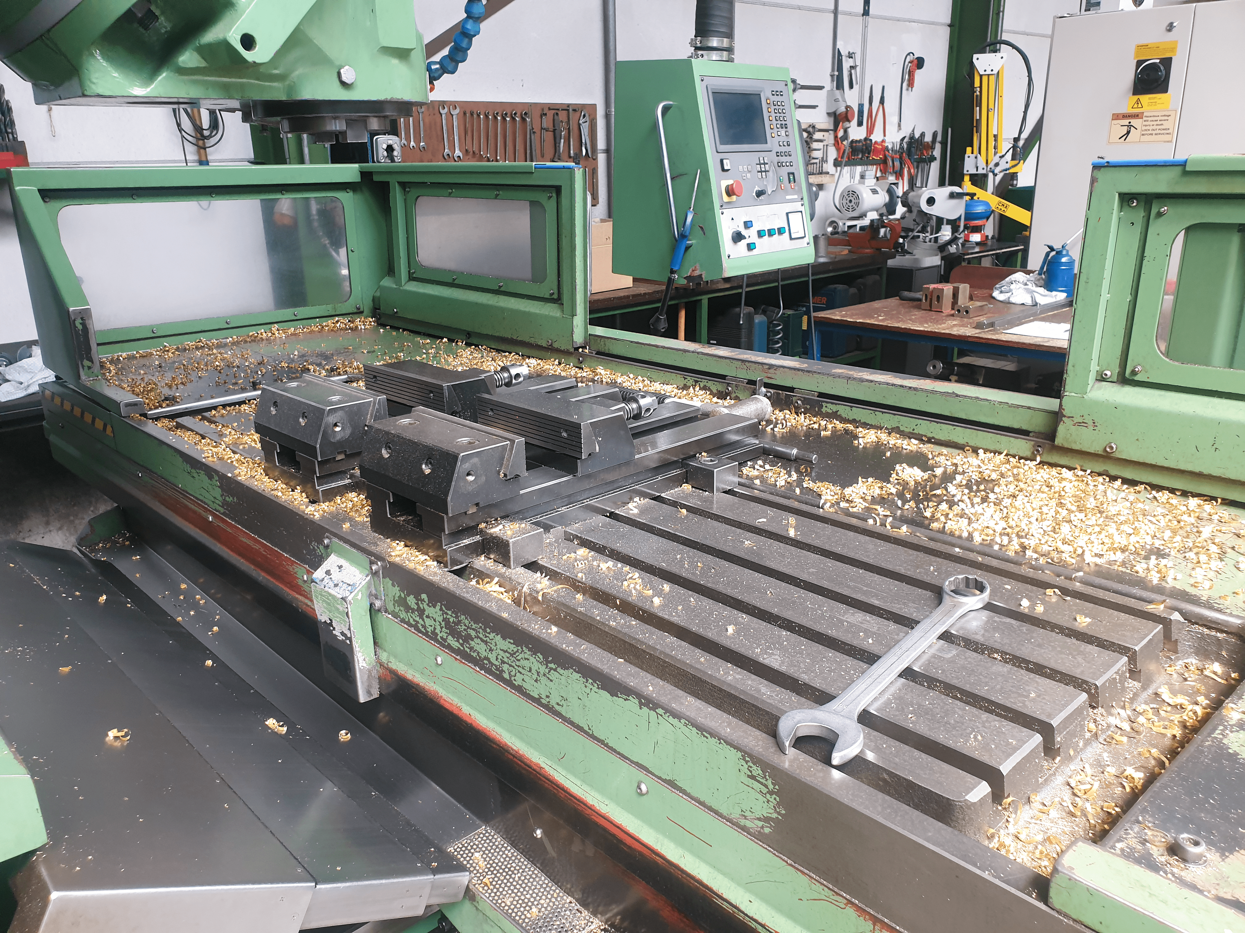 Used Kiheung KMB-U3 - Milling Machine - 1999