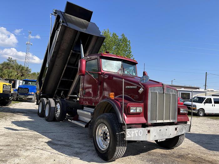 Used 2009 Kenworth W900 Tri-Axle Dump truck
