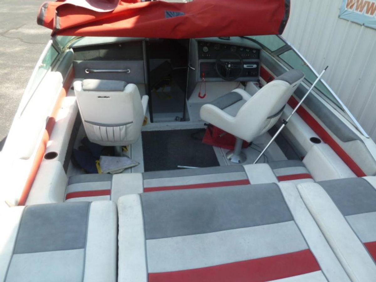 Used 1988 Chris Craft 245 LTD