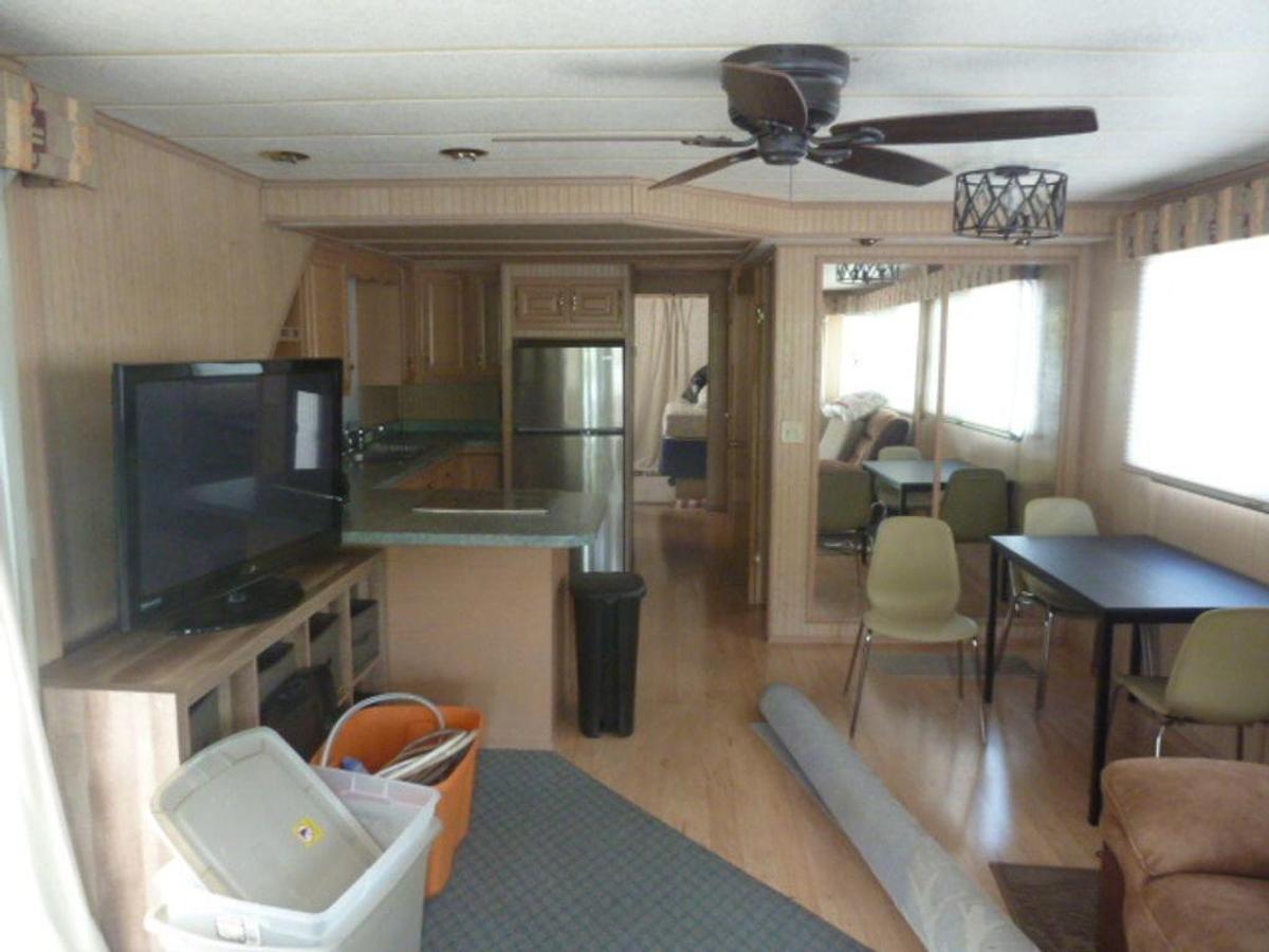 Used 1990 Leisure 58 X 14