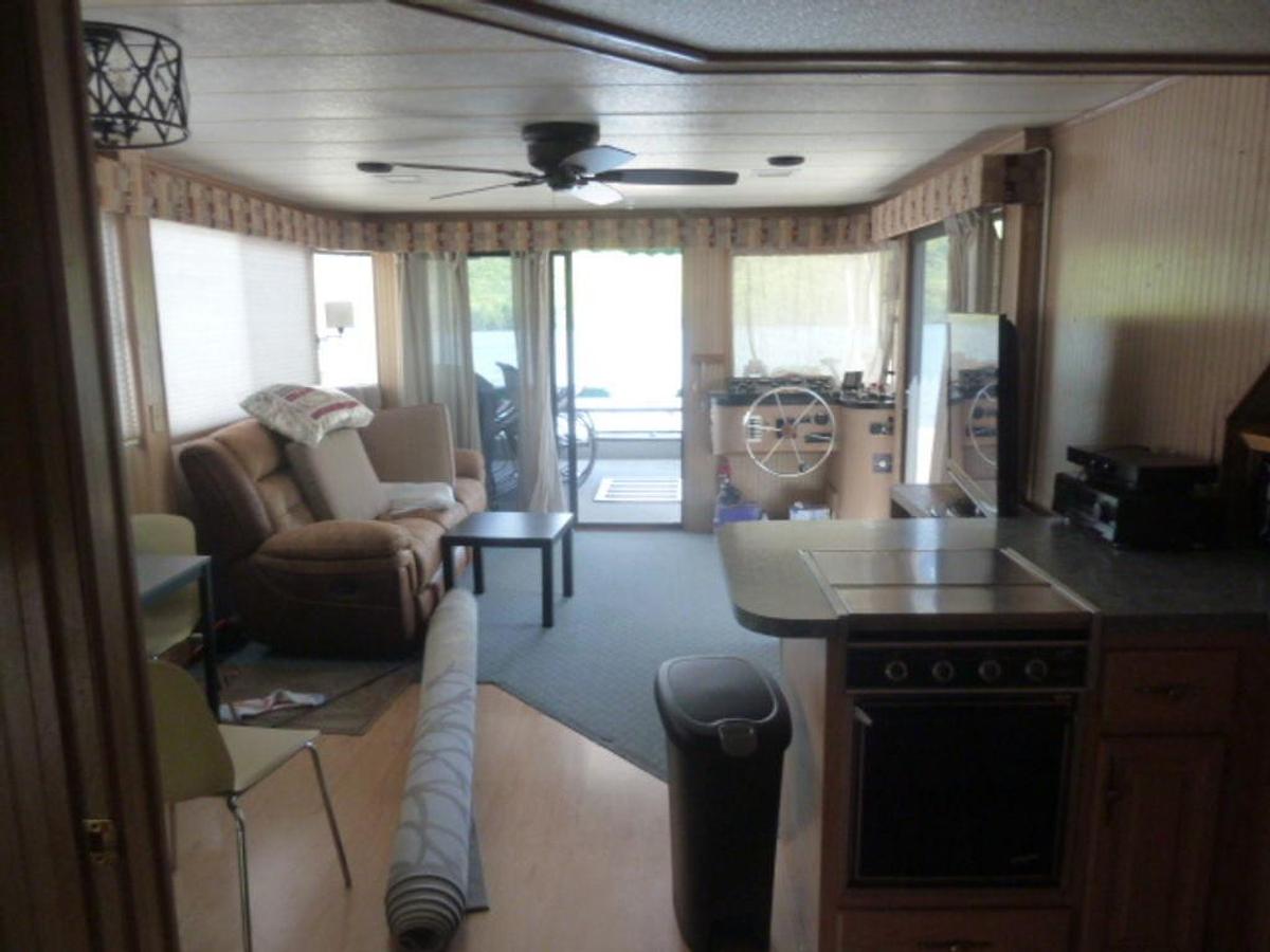 Used 1990 Leisure 58 X 14
