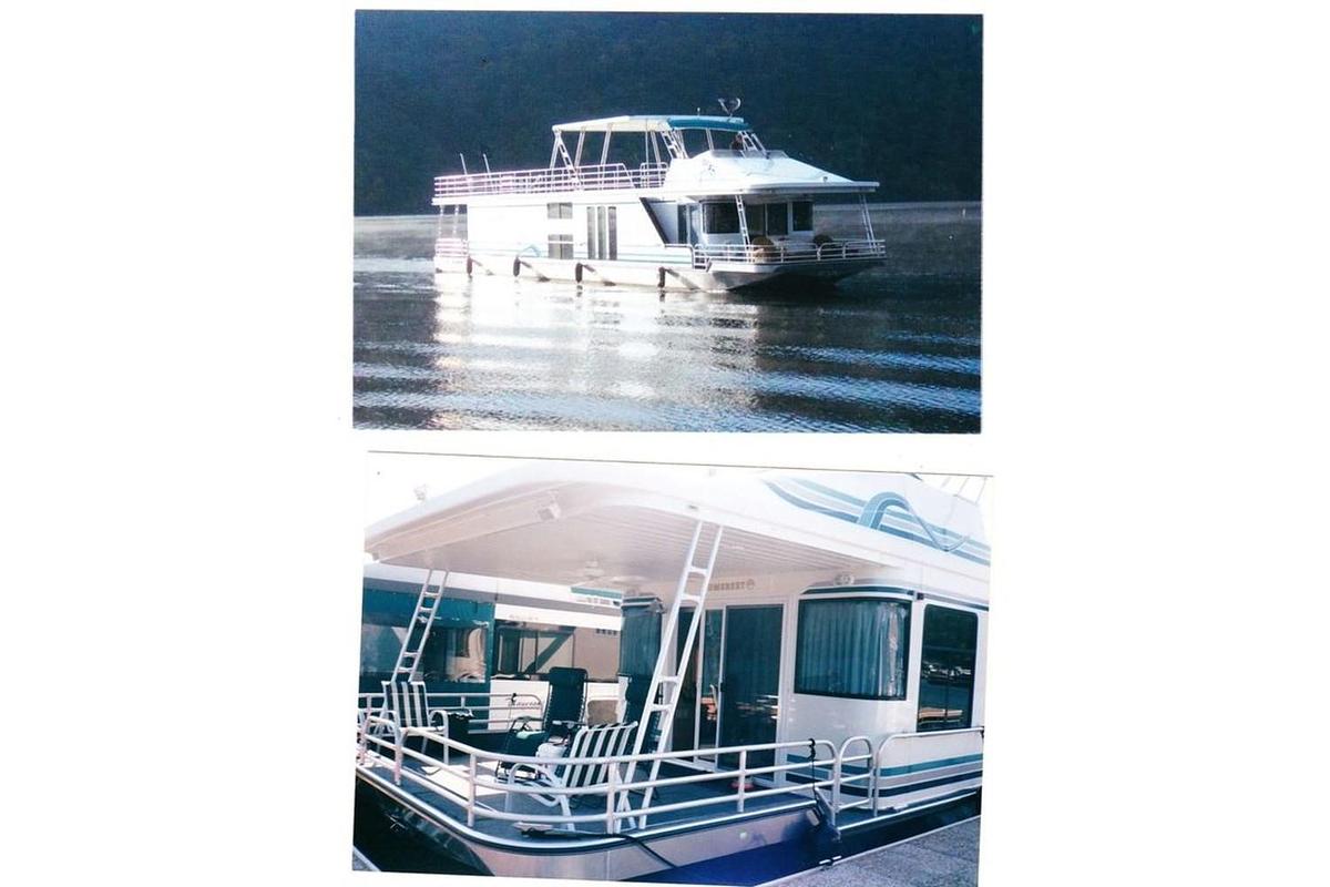 Used 2002 Sumerset 78 X 16