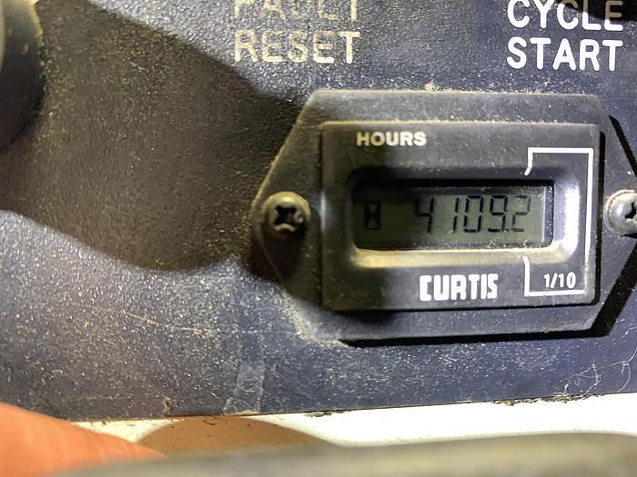 Used 2012 LINCOLN ELECTRIC  SYSTEM 20 MIG WELDING CELL WITH FANUC ARCMATE 100IC ROBOT AND R30iB CONTROLLER