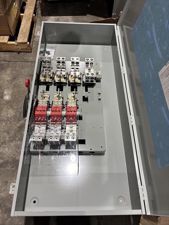 Used EATON DH327NGK 800 amp 240v Fused Indoor 3 Phase Disconnect Switch NEWπ΄π΄